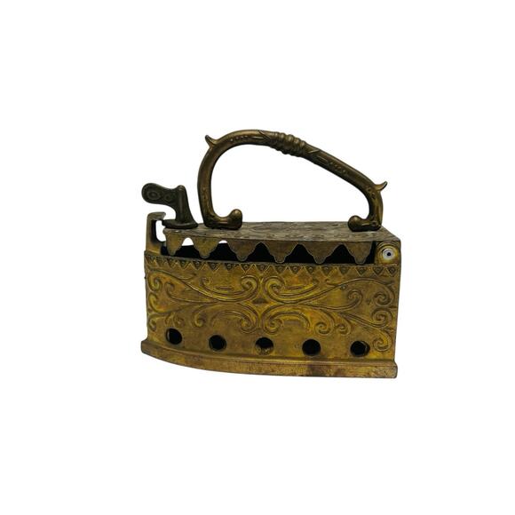 VTG Brass Coal Sad Iron Embossed Primitive Cottagecore Farmhouse Decor Doorstop - Picture 1 of 10